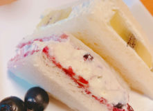チーズクリームのブルーベリーフルーツサンド